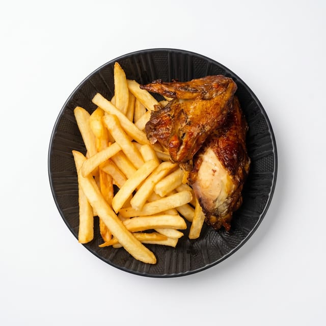 Pollo con Papas y Ensalada.